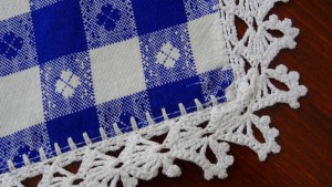 Şervet cu bordură croşetată manual