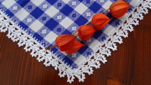 Şervet cu bordură croşetată manual