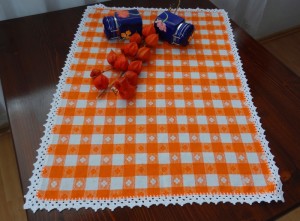 Servet din bumbac 100% cu bordura croşetată manual