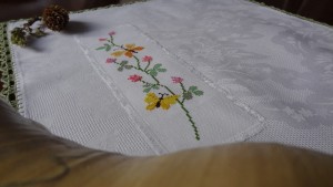 Șervet brodat în punct de cruciuliță