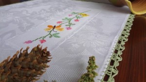 Șervet brodat în punct de cruciuliță