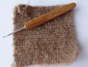 eșantion croșetat din fir de alpaca (74%) și mătase (26%)
