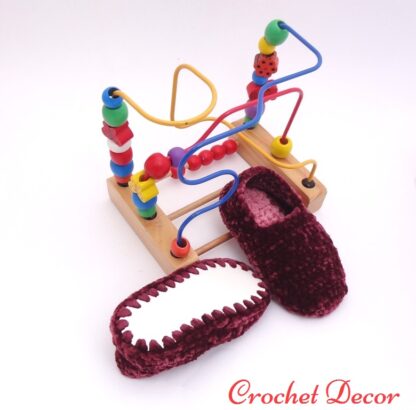 Cipici de casa crosetati manual pe talpici cu fir de catifea Vellutino_Crochet Decor