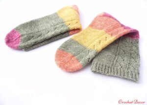 Sosete-din-lana-merino-tricotate-manual-cu-calcai-clapeta-si-clin_Crochet-Decor_Pattern-Morning-Dizzle_4