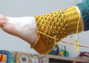 Ciorapi-din-lana-tricotati-manual-cu-andrele_Calcai-Plic_Crochet-Decor-