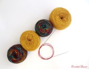 Gheme-bobinate-fir-Terra-Symfonie-Yarns-Turmeric-si-Party-Lights_1