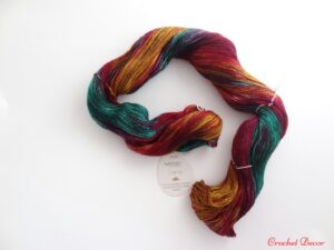 Scul-fir-variegat-pentru-sosete-Terra-Symfonie-Yarns_Party-Lights_2