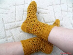 Ciorapi-din-lana-tricotati-manual-cu-andrele_Calcai-Plic_Crochet-Decor-