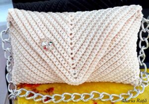 Clutch crosetat manual din fir Swan Black_Culoare Alb Unt_echipata cu inele carabina cu clapeta si lant mare metalic_Maria Rata