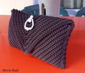 Gentuta de mana tip plic_crosetata manual din fir Swan Black culoare Maro Nuca cod 21_Maria Rata_2