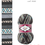 7650 - Print alb, gri, negru, picatele albastre