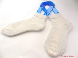 Sosete tricotate manual din fir de lana Merino Baby Katia_Calcai Clapeta_Crochet Decor_2