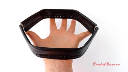 Ramă AGNES – articulată, închidere magnetică cu bordură din piele ecologică găurită_Mare lungime 25 cm, Negru