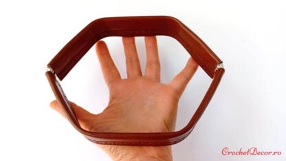 Ramă AGNES – articulată, închidere magnetică cu bordură din piele ecologică găurită_Mare lungime 25 cm_Maro Natur