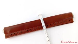 Ramă AGNES – articulată, închidere magnetică cu bordură din piele ecologică găurită_Maro Natur_mica 20 cm