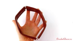 Ramă AGNES – articulată, închidere magnetică cu bordură din piele ecologică găurită_Mica lungime 20 cm_Maro natur
