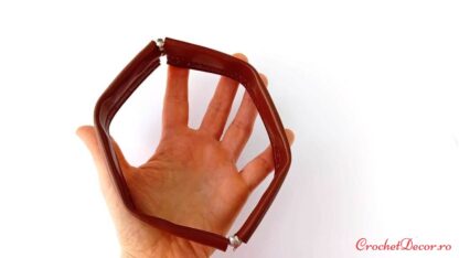 Ramă AGNES – articulată, închidere magnetică cu bordură din piele ecologică găurită_Mica lungime 20 cm_Maro natur