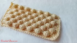 Model crosetat Bobite (Bobble) cu fir pentru genti Swan Rowen_