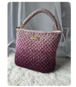 Geanta crosetata manual cu snur plat PIMOTKI OmbreȘ puna, afina, roz murdar