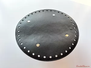 12_Baza rotunda din piele ecologica cu picioruse_diametru 20 cm_culoare Negru_genti crosetate_2 Large